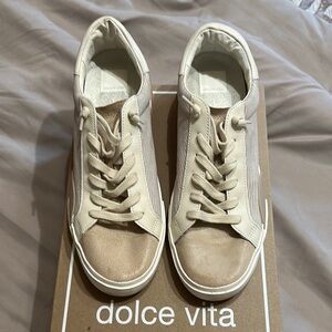 Dolce Vita Cream Sneakers Minimalist Lace-Up Design